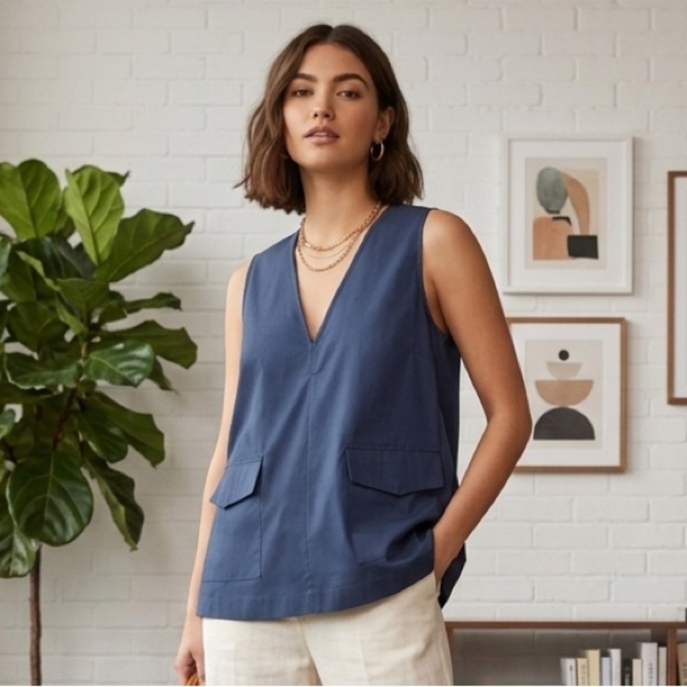 Women’s BCBGeneration Navy V-Neck Sleeveless Tunic with utility pockets - large